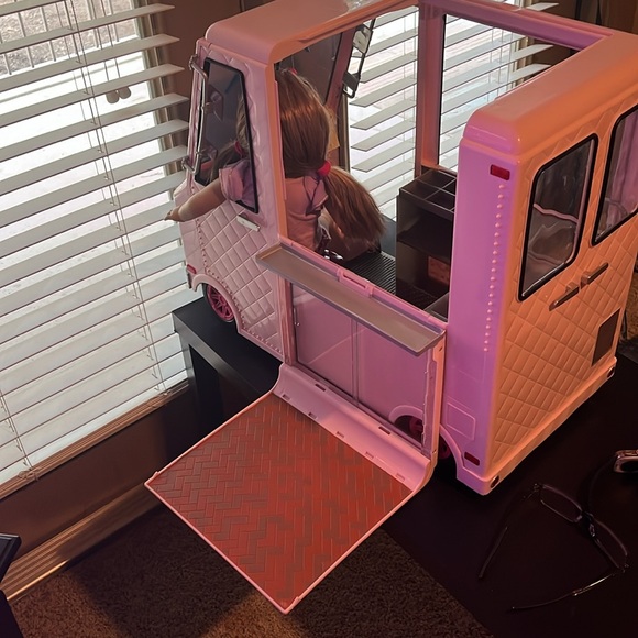 Ice cream truck OG with American Girl doll - Picture 5 of 8